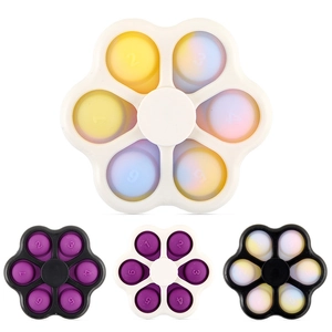 Gioco fidget spinner a fiore con bolle in silicone numerate disponibile in quattro colori