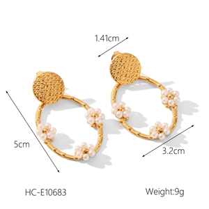 Dimensions détaillées des boucles d'oreilles en acier doré 18K avec fleurs de perles