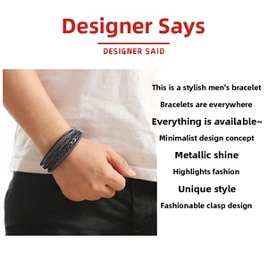 Dettaglio di bracciale multistrato in pelle intrecciata nera con chiusura magnetica