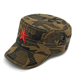 Katoenen camouflage militaire pet met geborduurde rode ster en metalen oogjes