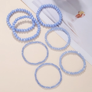 Details des 7-teiligen böhmischen hellblauen Kristallperlen-Armbandsets mit Facetten
