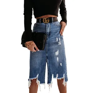 Gonna midi in denim a vita alta con effetto consumato, orlo sfrangiato e spacco frontale