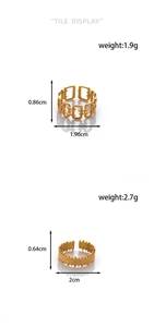 Detailed dimensions and weight for gold-plated chain and textured rings on white background