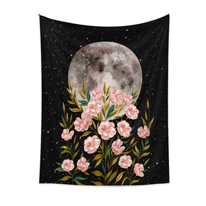 Détail de la tapisserie bohème phases de lune avec fleurs et ciel nocturne étoilé