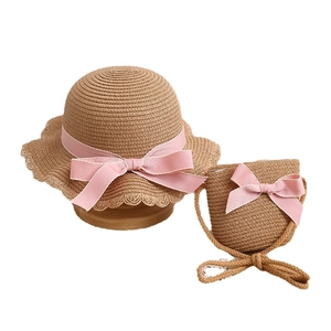 Ensemble chapeau de paille enfant et sac à bandoulière avec nœud rose pour l'extérieur