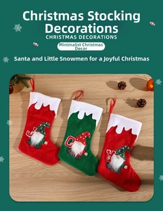 Lot de trois chaussettes de Noël avec motifs de nains et détails de lettres JOY