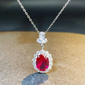 Collier Pendentif en Corindon Rouge Ovale en Argent Sterling 925 Élégant Design Halo en Strass Bijoux pour Femmes Mariage