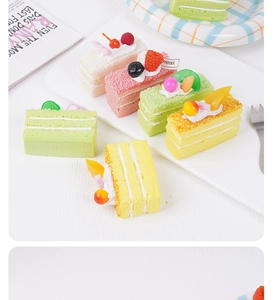 Détail de modèles de mousse de 7cm avec garnitures de fruits et texture de crème réaliste