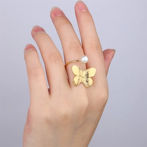 Elegant 18K gold-plated butterfly ring with white pearl detail for a vintage French look