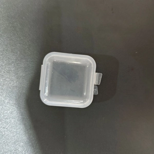 Kleine transparente Schmuckschatulle aus Kunststoff für Ringe mit Schnappverschluss