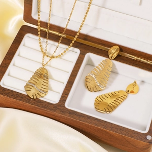 18K gold plated stainless steel leaf necklace and earrings set with white zircons