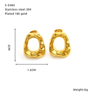 Tabella delle taglie per orecchini geometrici in acciaio inossidabile dorato 18k