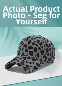 Dettaglio della trama in velluto a coste leopardato su un cappello vintage con ombre