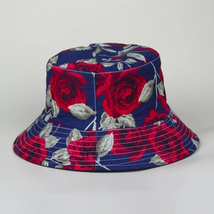 Detailed view of the dark blue twill cotton bucket hat with large red rose prints