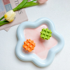 Vassoio decorativo a forma di fiore con due supporti per telefono stile waffle
