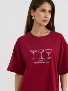 Ρετρό μπορντό βαμβακερό T-shirt για γυναίκες με γραφικό τύπωμα La Dolce Vita