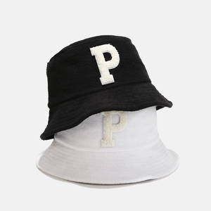 Chapeau Bob En Tissu Éponge Avec Écusson Lettre P En Chenille Pliable Décontracté Protection Solaire Couleur Unie Femmes