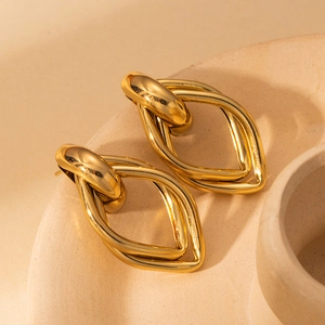Boucles d'oreilles élégantes en acier inoxydable plaqué or 18 carats avec finition polie