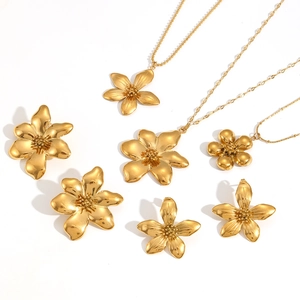 Elegant 18k gold plated stainless steel flower necklace and earrings jewelry set for women