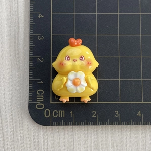 Detailed size measurement of a yellow resin chicken figurine holding a small white flower