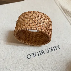 Bague en rotin tressé fait main au style ethnique bohème en fibre naturelle brune