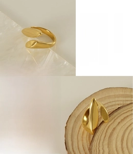 Close-up of 18k gold plated stainless steel irregular wavy ring with 365-day color retention