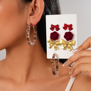 Set Orecchini Vintage Rosa Floccata Fiocco E Peluche Leopardo Con Perno In Argento Sterling 925 Per Donna