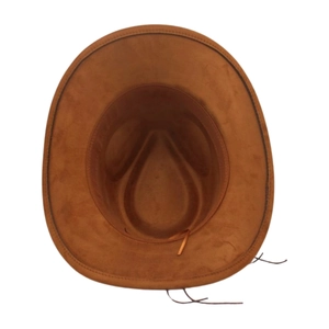 Vista interna del cappello di feltro marrone con coulisse regolabile e bordo cucito