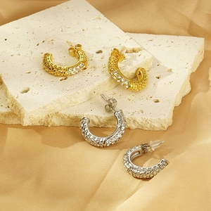 Französische Vintage 18K Gold und Silber C-Ohrringe mit Strasssteinen auf Seide