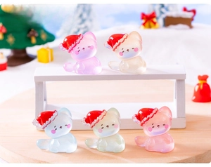 Miniature resin Christmas cats in five pastel colors for DIY micro landscape decor