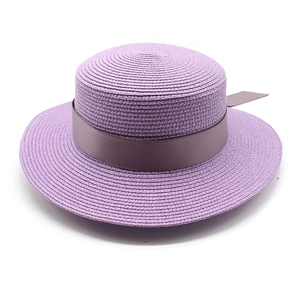 Chapeau de paille lavande avec ruban de satin pour protection solaire élégante