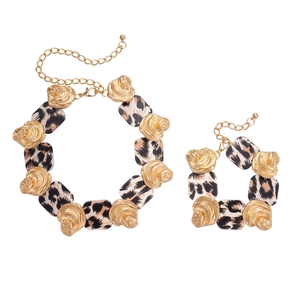 Adjustable leopard print resin necklace and bracelet set with golden geometric links