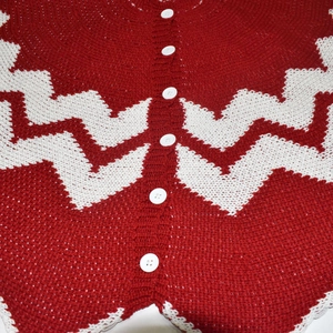 48-inch red and white knitted wavy pattern Christmas tree skirt with button details