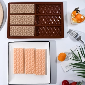 Vista detallada del molde de silicona para chocolate de 6 cavidades con patrones 3D