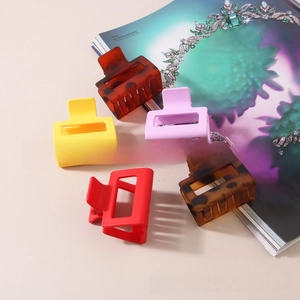 Detailed view of five square matte hair claws in solid colors and leopard patterns