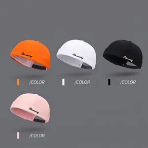 Bonnets docker hip hop en quatre couleurs avec broderie Stunning sur un plan plat