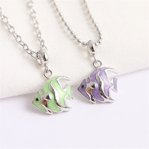Colliers pendentifs poissons tropicaux en argent S925 avec émail vert et violet
