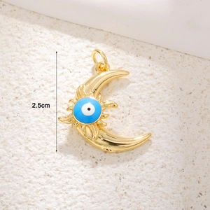 Ciondolo a mezzaluna placcato oro con occhio blu smaltato, accessorio da 2,5 cm