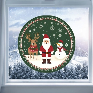 Detaillierter Weihnachtsmann Fensteraufkleber vor einem winterlichen Waldhintergrund