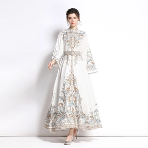 Elegante abito lungo con stampa floreale retrò con scollo a V, maniche lunghe e cintura bianca