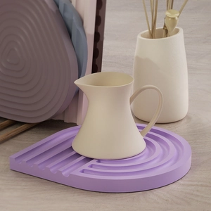 Close-up of teardrop silicone tray with concentric ridges and striped texture