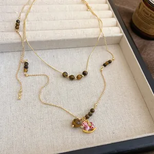 Collier doré en acier inoxydable avec perles d'œil de tigre et pendentif cheval à bascule rose