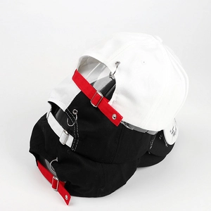 Hip-hop style baseball cap set in black and white with metal ring and brim embroidery
