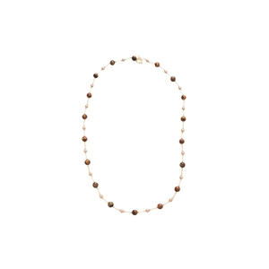Vintage Tigerauge und Perlenkette mit elegantem Goldverschluss auf weißem Hintergrund