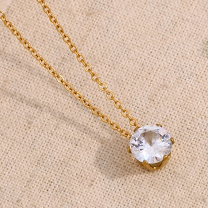 Collier Pendentif Couronne en Acier Inoxydable Mode pour Femme Élégant Zirconia Blanc Incrusté Plaqué Or Bijoux Quotidiens
