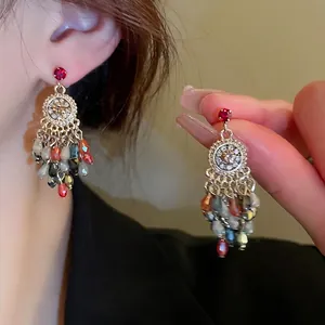 Boucles d'oreilles bohèmes à pampilles en cristal avec clous en diamant rouge et perles
