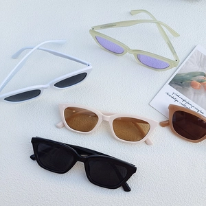 Fashionable triangle cat eye sunglasses in five colors for men and women