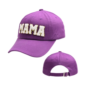 Vue détaillée de la casquette violette en coton avec broderie MAMA et boucle en métal réglable