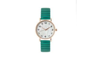 Détails de la montre à quartz or rose avec cadran en nacre et bracelet élastique vert foncé
