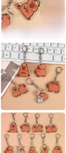 Gros plan de porte-clés Capybara en acrylique avec bords découpés au laser et motifs colorés